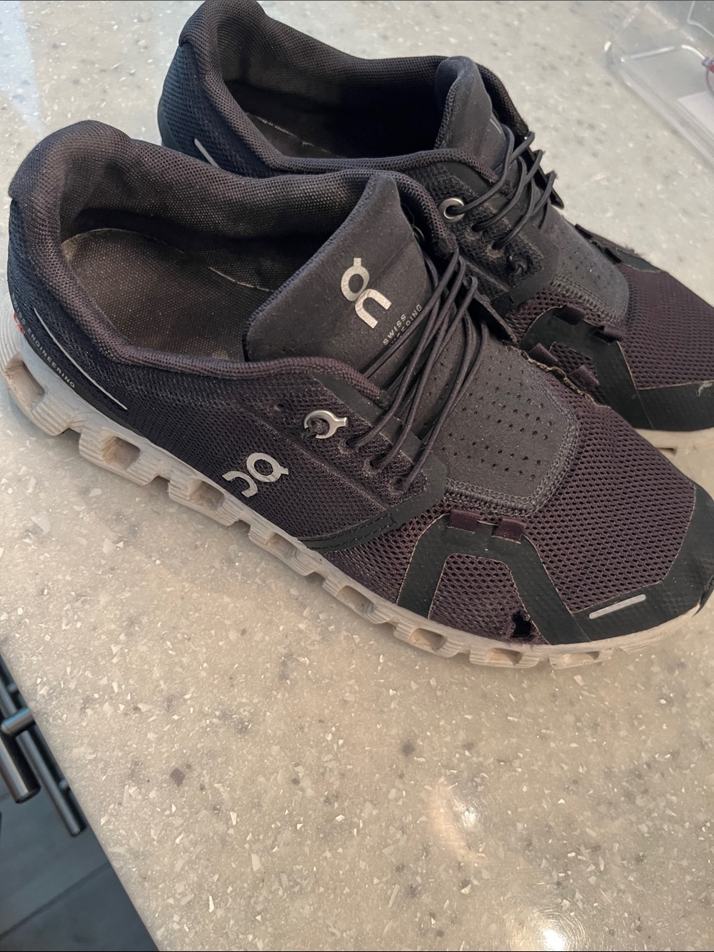 On Cloud black and white running shoes Sz 8